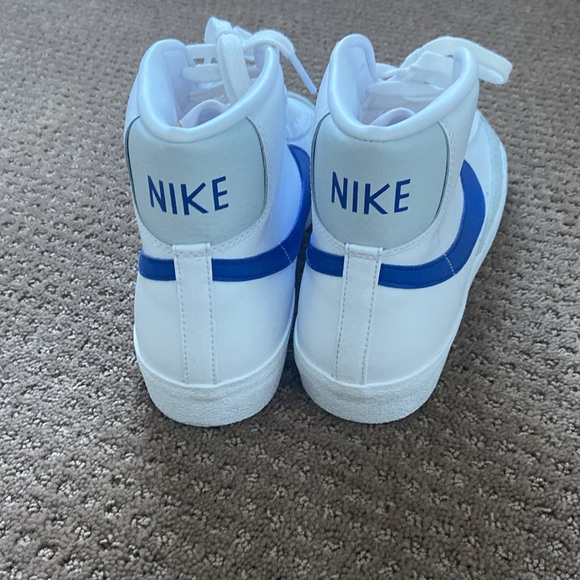 Nike Blazers - Picture 2 of 4